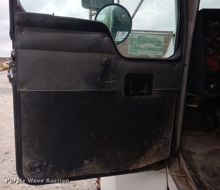 image for item DH8126 2000 Kenworth T300  refuse truck