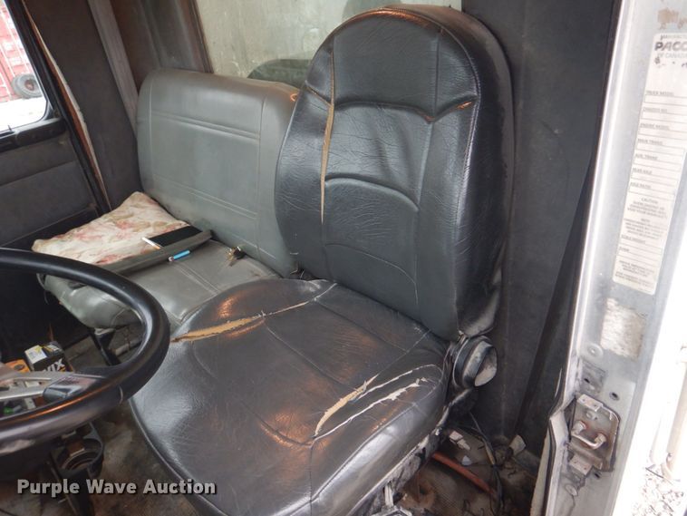 image for item DH8126 2000 Kenworth T300  refuse truck