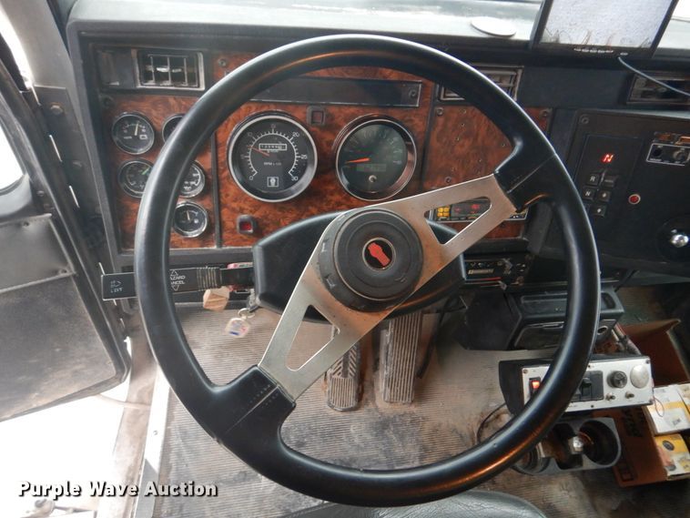 image for item DH8126 2000 Kenworth T300  refuse truck