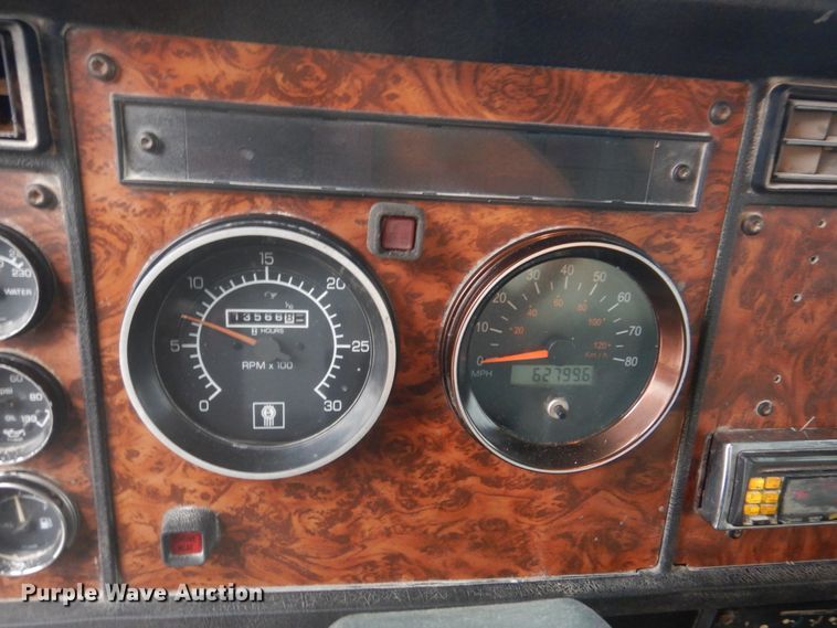 image for item DH8126 2000 Kenworth T300  refuse truck