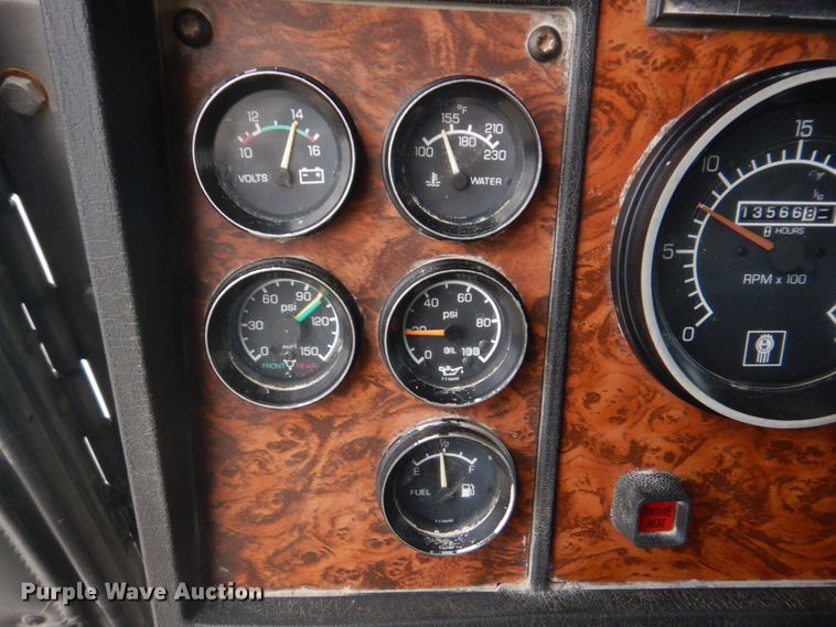 image for item DH8126 2000 Kenworth T300  refuse truck