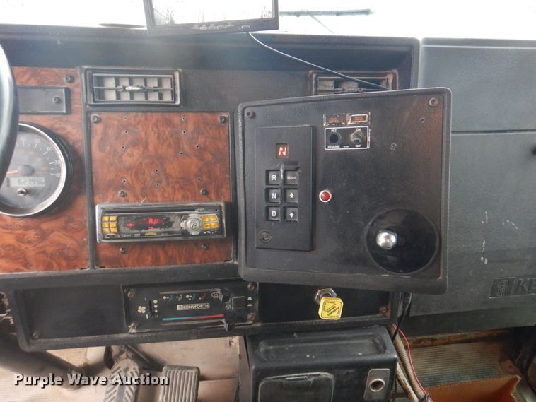 image for item DH8126 2000 Kenworth T300  refuse truck