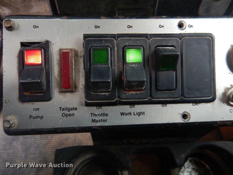 image for item DH8126 2000 Kenworth T300  refuse truck