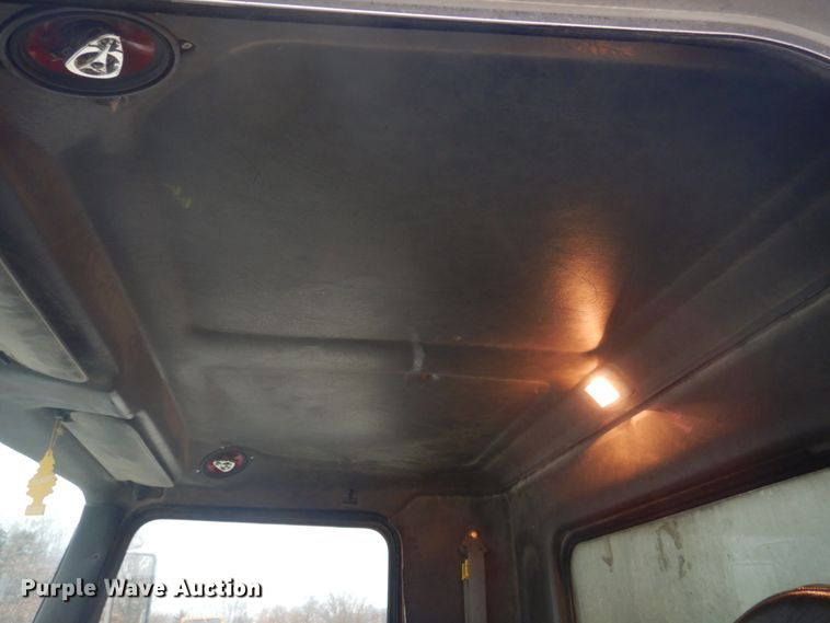 image for item DH8126 2000 Kenworth T300  refuse truck