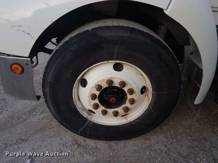 image for item DH8126 2000 Kenworth T300  refuse truck