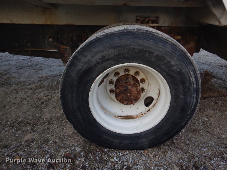 image for item DH8126 2000 Kenworth T300  refuse truck