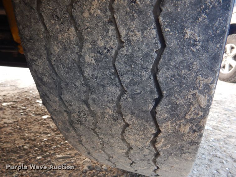 image for item DH8126 2000 Kenworth T300  refuse truck