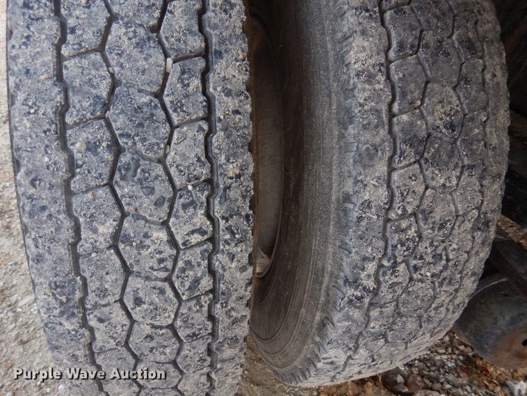 image for item DH8126 2000 Kenworth T300  refuse truck