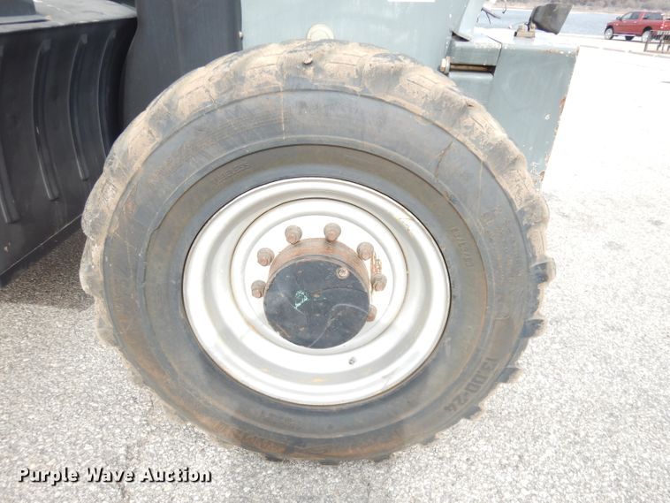image for item DH8852 2005 JLG G943A  telehandler