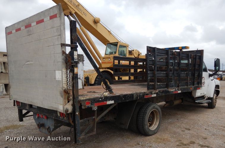 image for item DI8606 2005 GMC C4500  flatbed truck