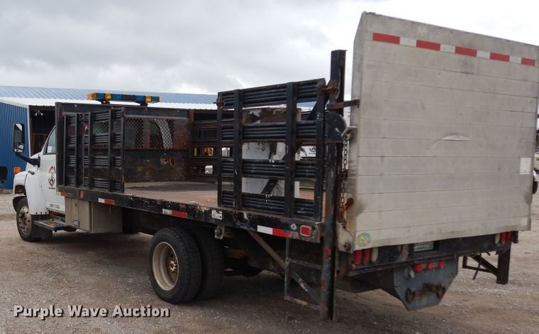 image for item DI8606 2005 GMC C4500  flatbed truck