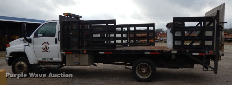 image for item DI8606 2005 GMC C4500  flatbed truck