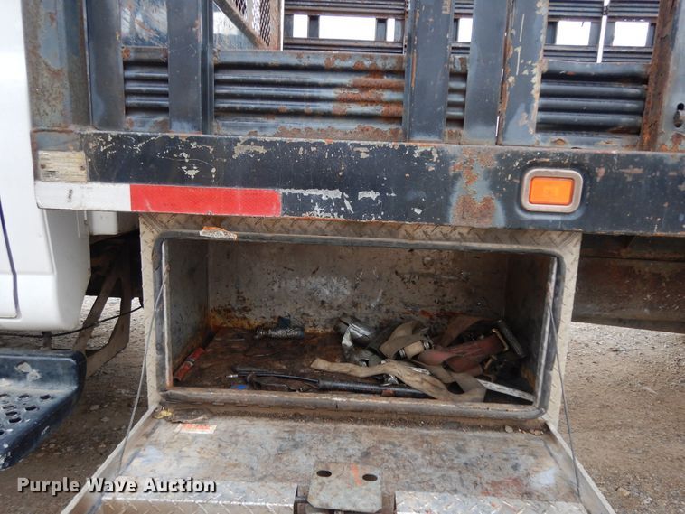 image for item DI8606 2005 GMC C4500  flatbed truck