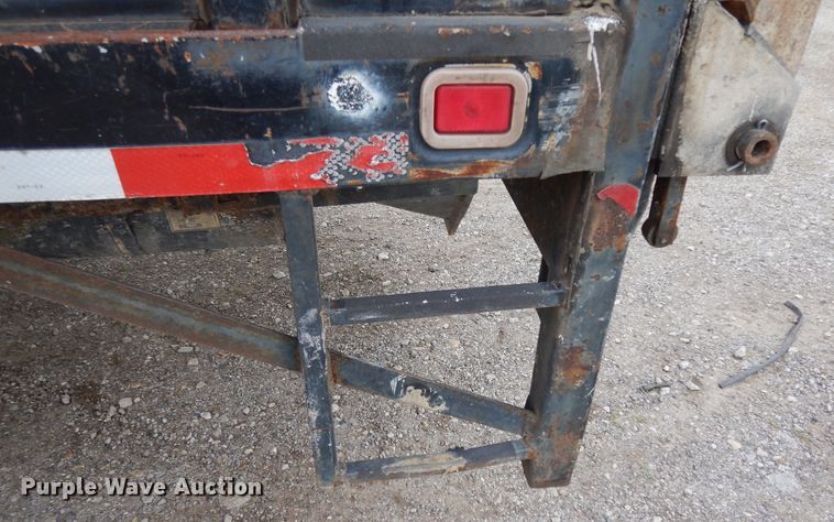 image for item DI8606 2005 GMC C4500  flatbed truck