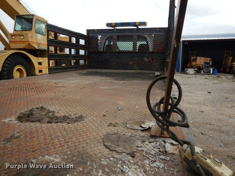 image for item DI8606 2005 GMC C4500  flatbed truck