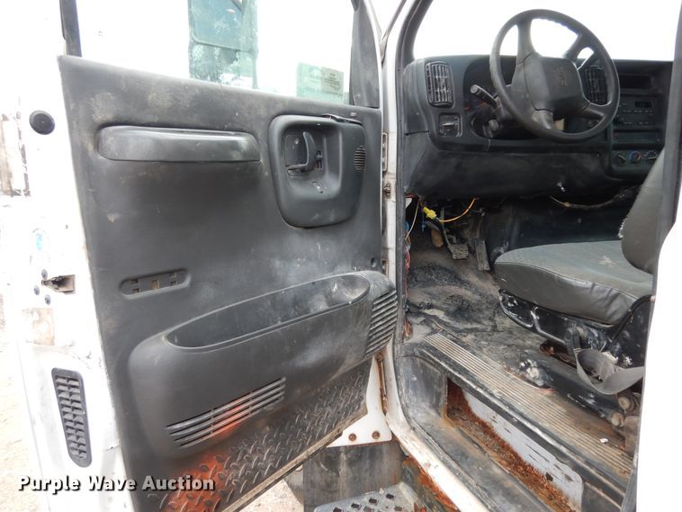 image for item DI8606 2005 GMC C4500  flatbed truck