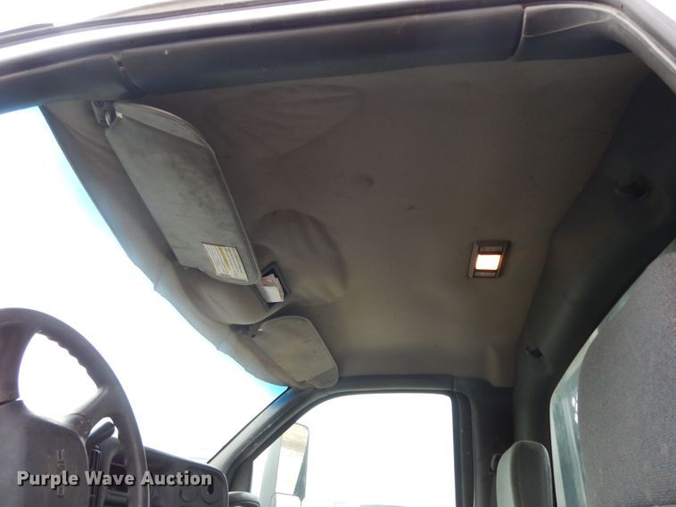 image for item DI8606 2005 GMC C4500  flatbed truck