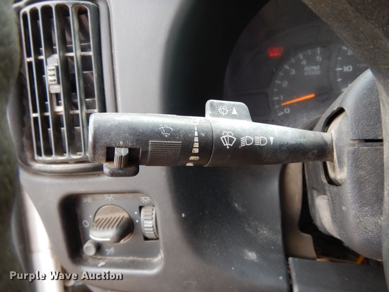 image for item DI8606 2005 GMC C4500  flatbed truck