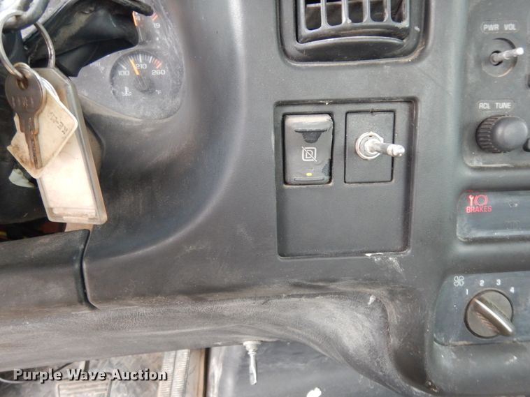 image for item DI8606 2005 GMC C4500  flatbed truck