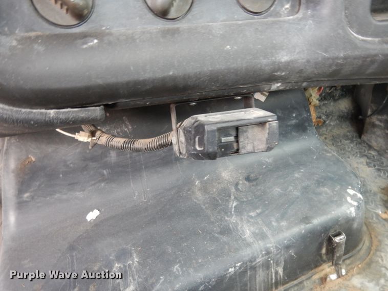 image for item DI8606 2005 GMC C4500  flatbed truck