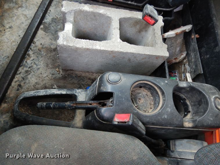 image for item DI8606 2005 GMC C4500  flatbed truck