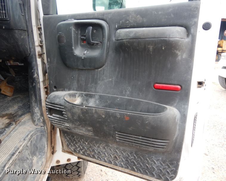 image for item DI8606 2005 GMC C4500  flatbed truck