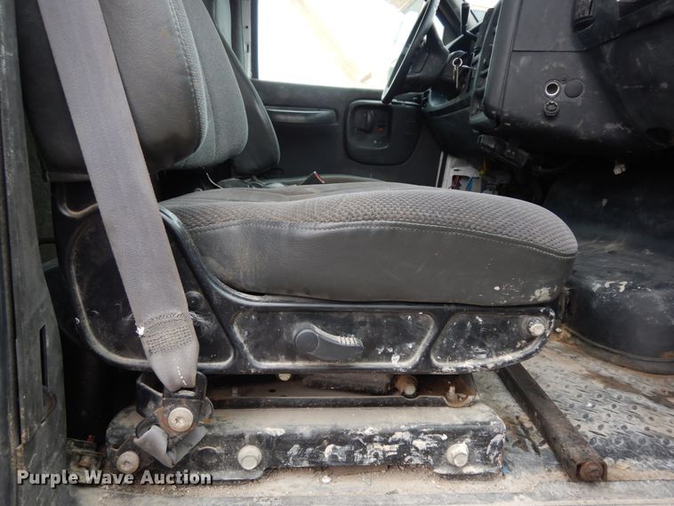 image for item DI8606 2005 GMC C4500  flatbed truck