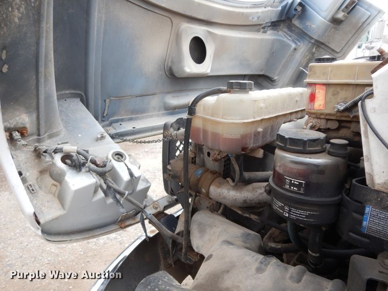 image for item DI8606 2005 GMC C4500  flatbed truck