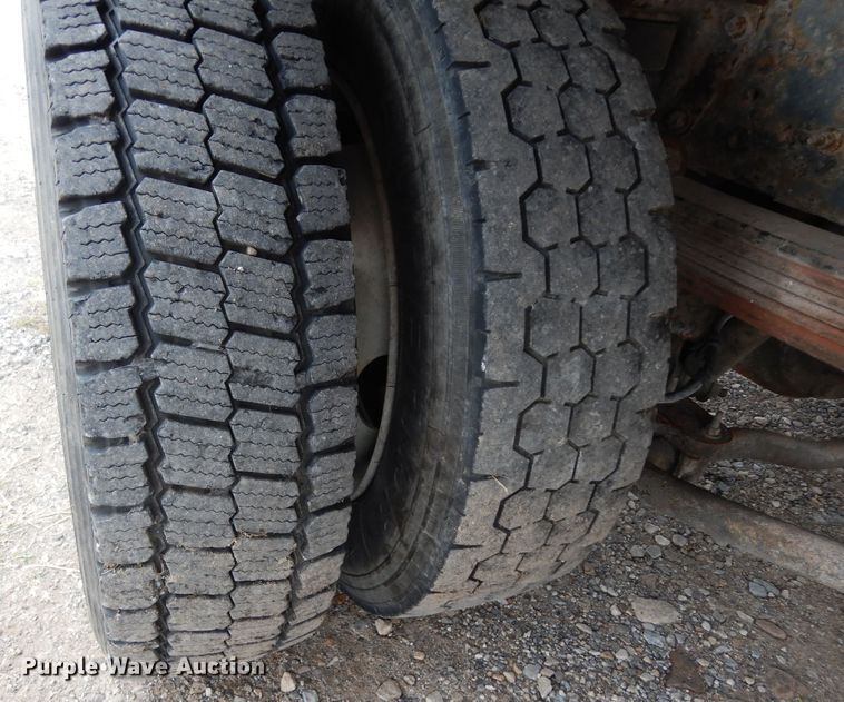 image for item DI8606 2005 GMC C4500  flatbed truck