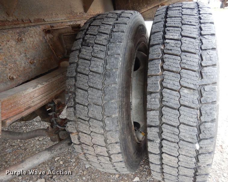 image for item DI8606 2005 GMC C4500  flatbed truck