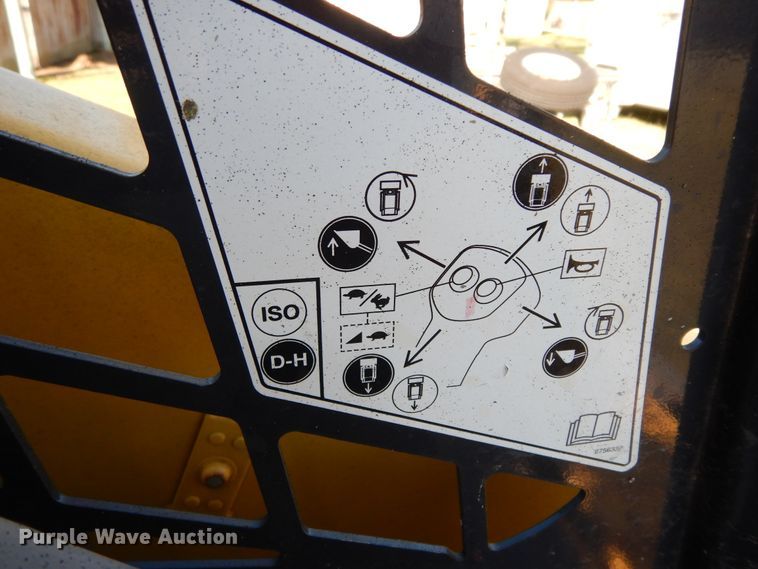 image for item DI8635 2017 Yanmar T175-1  tracked skid steer loader