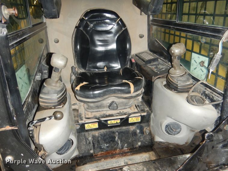 image for item DJ1250 2005 Caterpillar 226B  skid steer loader