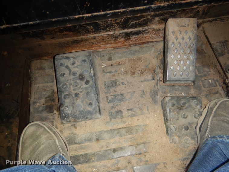 image for item DJ1250 2005 Caterpillar 226B  skid steer loader