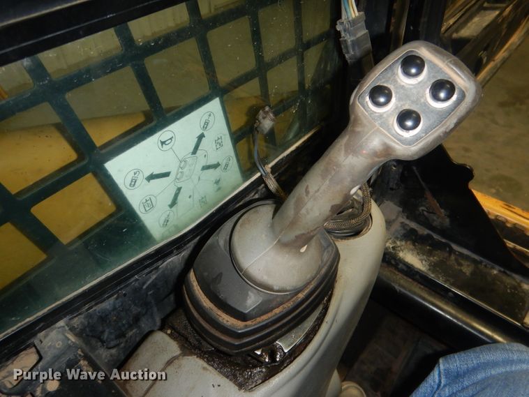 image for item DJ1250 2005 Caterpillar 226B  skid steer loader