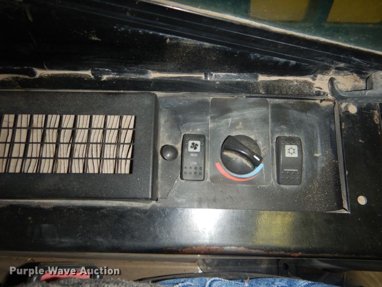 image for item DJ1250 2005 Caterpillar 226B  skid steer loader