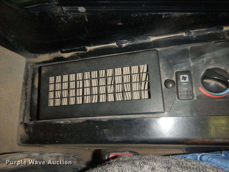 image for item DJ1250 2005 Caterpillar 226B  skid steer loader