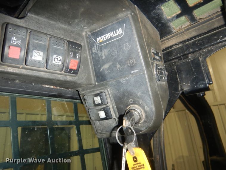 image for item DJ1250 2005 Caterpillar 226B  skid steer loader