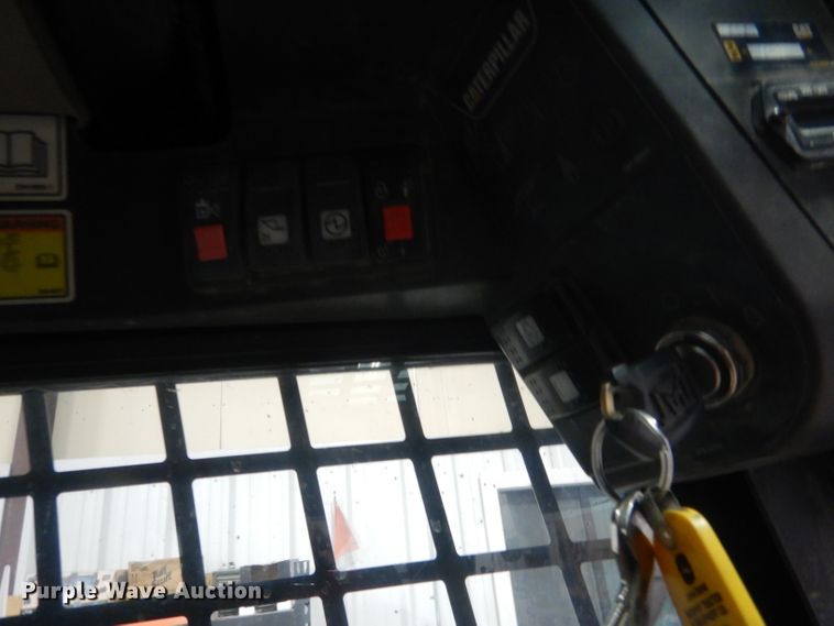 image for item DJ1250 2005 Caterpillar 226B  skid steer loader