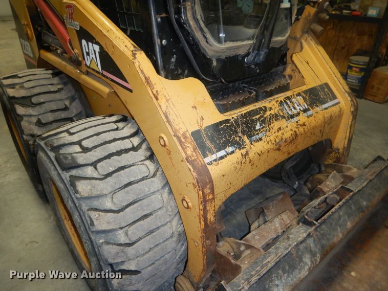 image for item DJ1250 2005 Caterpillar 226B  skid steer loader