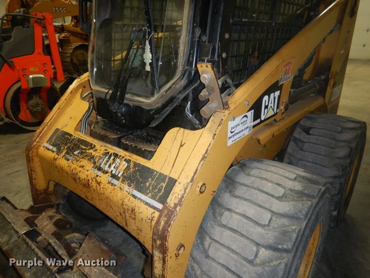 image for item DJ1250 2005 Caterpillar 226B  skid steer loader