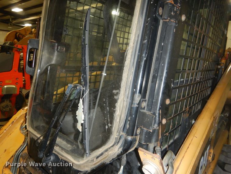 image for item DJ1250 2005 Caterpillar 226B  skid steer loader