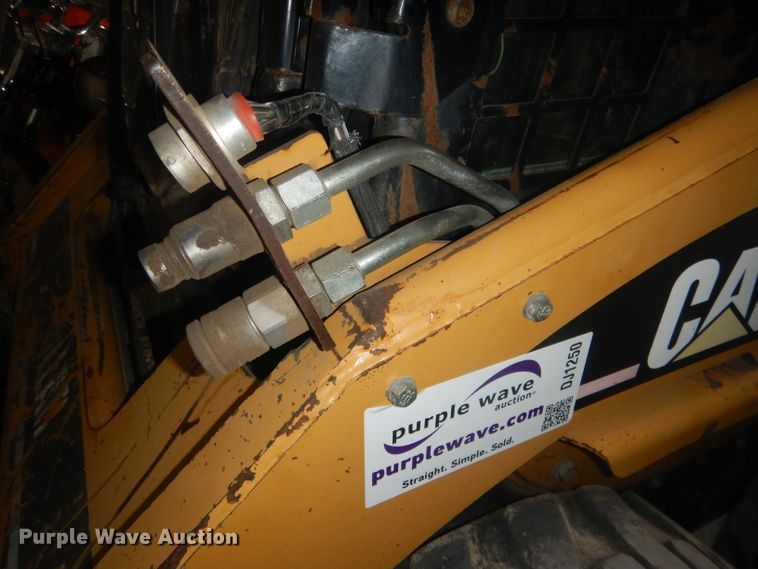 image for item DJ1250 2005 Caterpillar 226B  skid steer loader