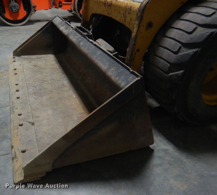 image for item DJ1250 2005 Caterpillar 226B  skid steer loader