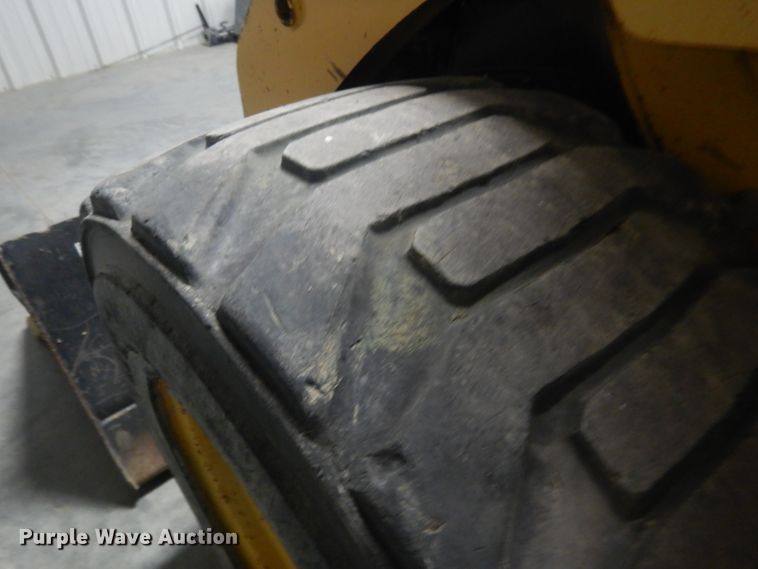 image for item DJ1250 2005 Caterpillar 226B  skid steer loader