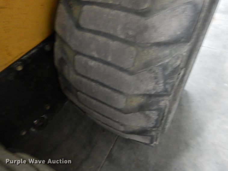 image for item DJ1250 2005 Caterpillar 226B  skid steer loader