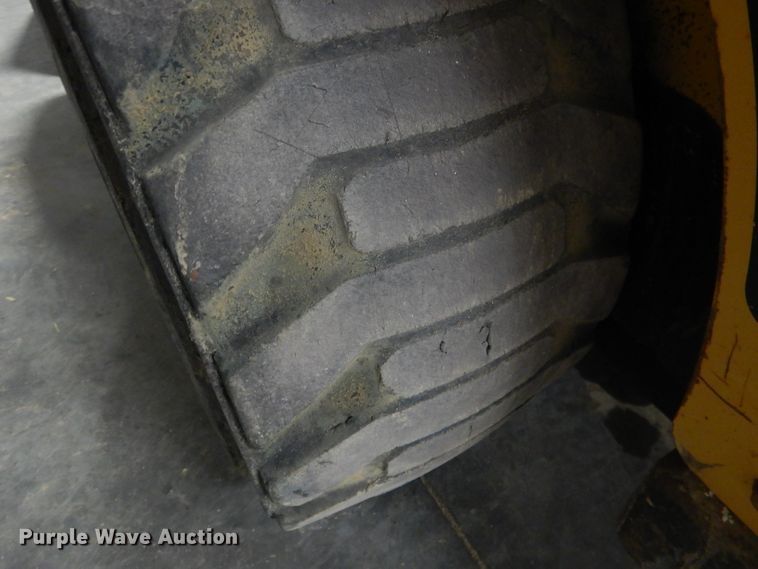 image for item DJ1250 2005 Caterpillar 226B  skid steer loader