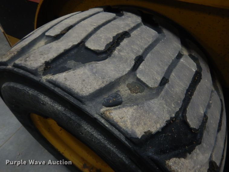 image for item DJ1250 2005 Caterpillar 226B  skid steer loader