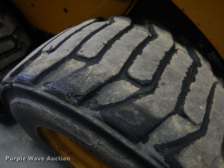 image for item DJ1250 2005 Caterpillar 226B  skid steer loader