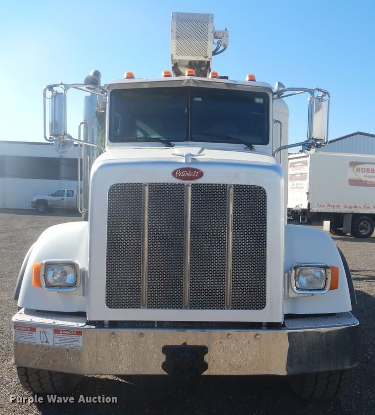 image for item DJ8925 2012 Peterbilt 365  crane truck