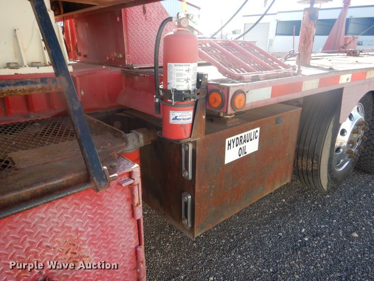 image for item DJ8925 2012 Peterbilt 365  crane truck